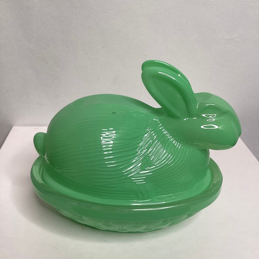 Jadite Glass covered Rabbit candy dish - Picture 4 of 7